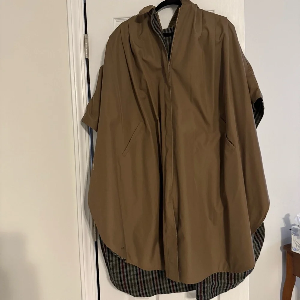 Brown J. Gallery Reversible Cape Coat‎